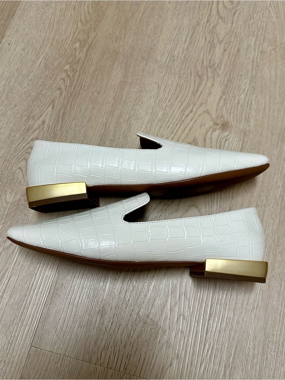 Women’s White Croc-Embossed Slip-On Loafers by Paola Linea (Missy loafers) 8.5